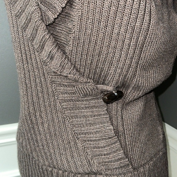 Banana Republic Sweater - Picture 2 of 5